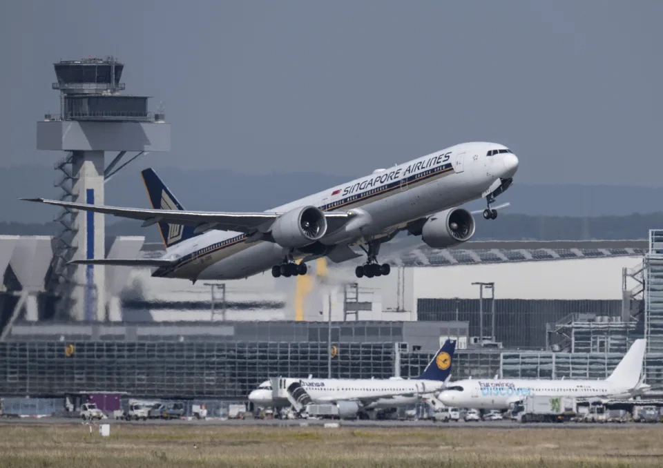 A Singapore Airlines passenger plane takes off from Frankfurt Airport. 