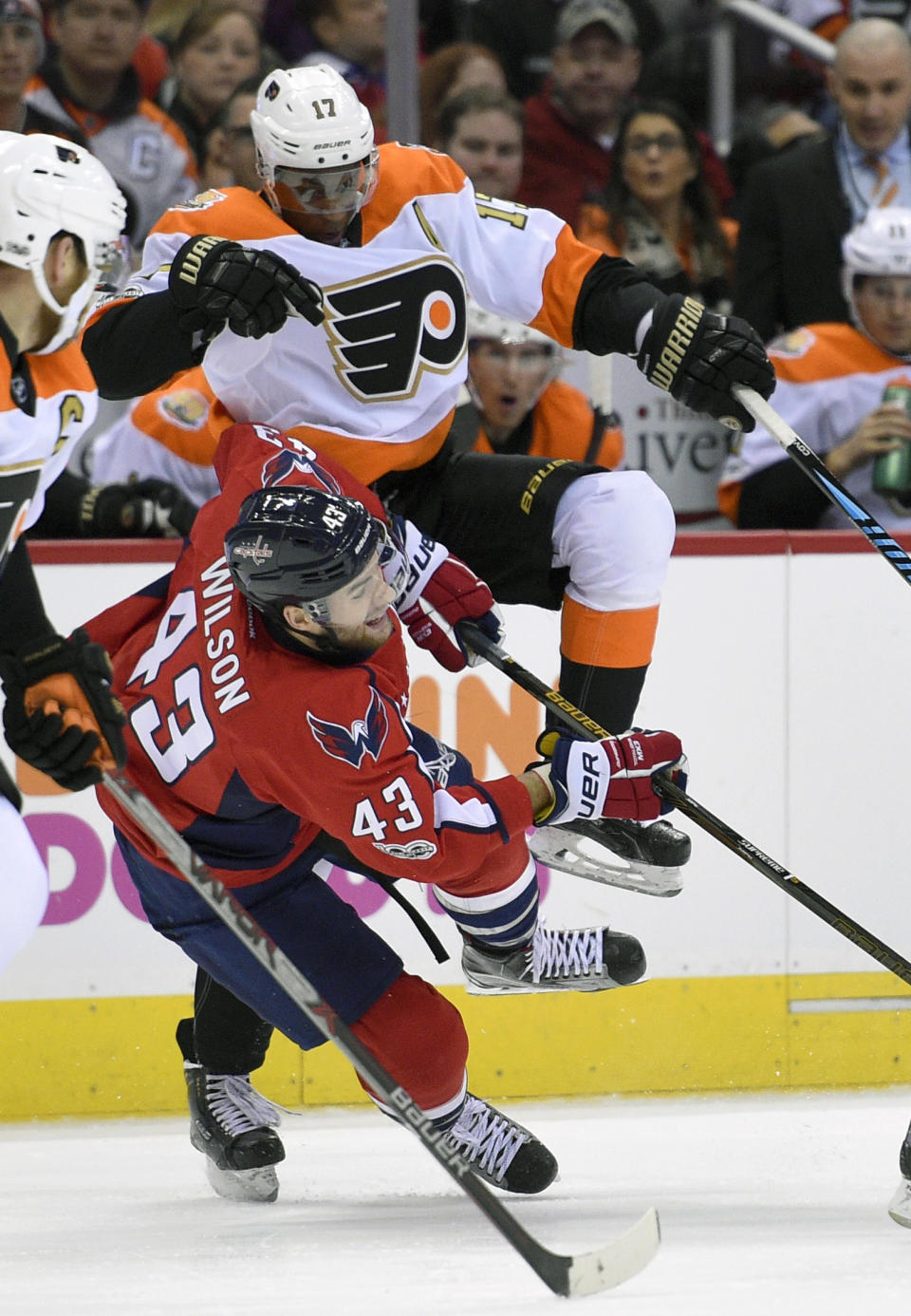 Philadelphia Flyers right wing Wayne Simmonds, top, collides with Washington Capitals right wing Tom Wilson (43) during the second period of an NHL hockey game, Sunday, Jan. 15, 2017, in Washington. (AP Photo/Nick Wass)