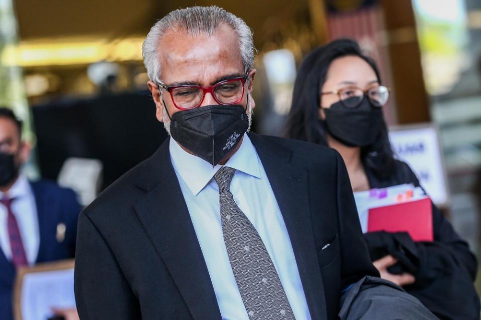 Lawyer Tan Sri Muhammad Shafee Abdullah is seen leaving the Kuala Lumpur High Court April 6, 2022. — Picture by Hari Anggara