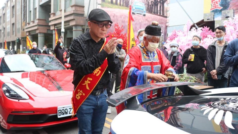 台中南天宮今舉辦「超跑過火祈福會」。（圖／翻攝自台中南天宮臉書）