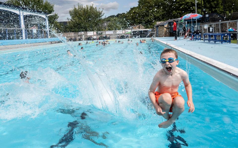 Swimmers enjoy the heatwave at Hathersage Lido in the Peak District - SWNS- LEEDS