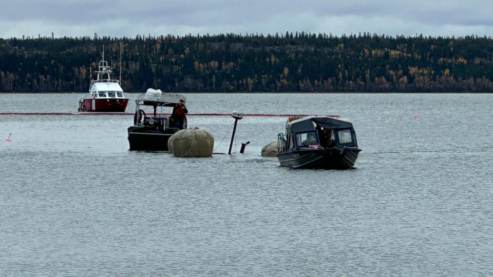 A set of four grey inflatable balloons could be seen floating at the surface of the water. In between them, two pipes poked up and out of the water – a sign that the vessel had been brought up to the surface. Two functioning boats towed the entire rig near the shoreline, where it was then lifted by a crane.  