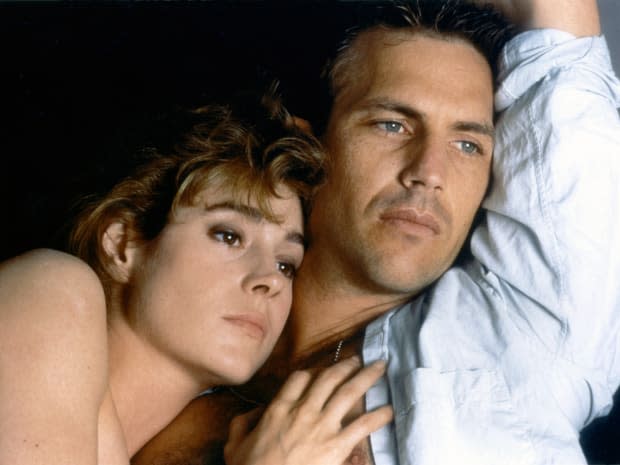 Sean Young and Kevin Costner in "No Way Out" <p><a href="https://www.gettyimages.com/detail/607437584" rel="nofollow noopener" target="_blank" data-ylk="slk:Sunset Boulevard/Getty Images;elm:context_link;itc:0;sec:content-canvas" class="link ">Sunset Boulevard/Getty Images</a></p>