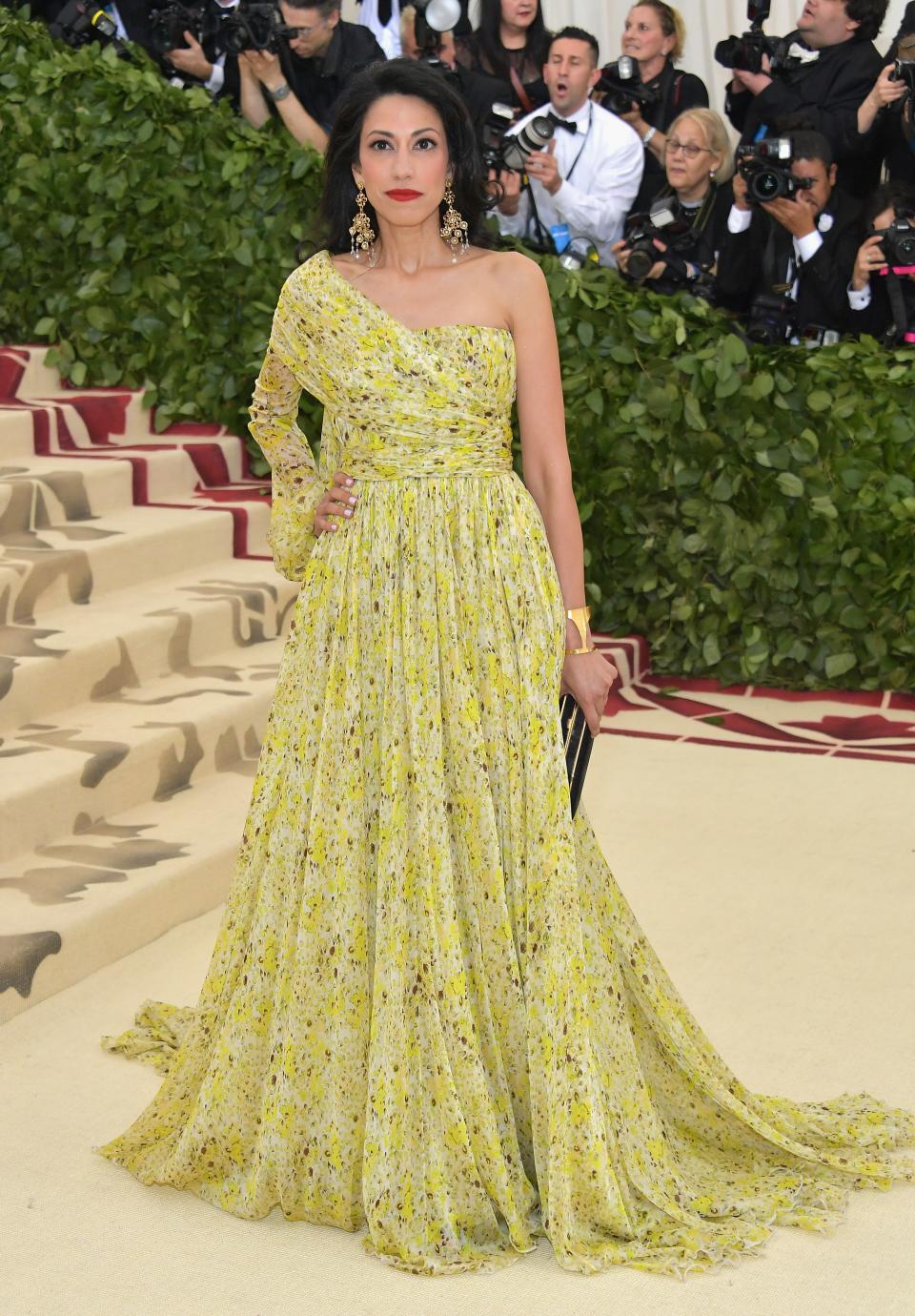 <h1 class="title">Huma Abedin in Giambattista Valli with a Hunting Season clutch</h1><cite class="credit">Photo: Getty Images</cite>