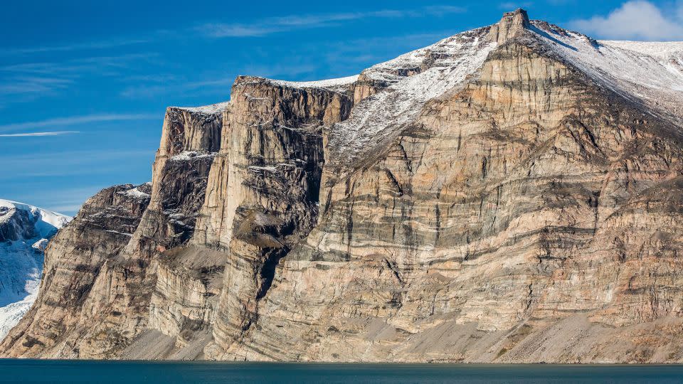  Baffin Island is home to mountains and steep cliffs. - robertharding/Alamy Stock Photo