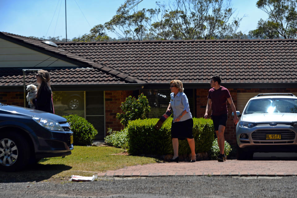 Residents evacuate with some belongings following a nearby bushfire in Springwood in the Blue Mountains on October 23, 2013. (SAEED KHAN/AFP/Getty Images)