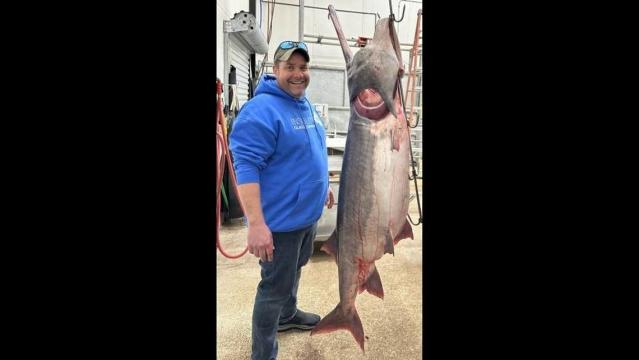 World Record 283-Pound Gar Caught On 6-lb. Test! - Coastal Angler & The  Angler Magazine