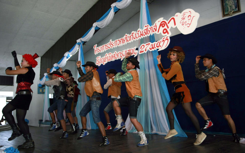 Thai inmates perform PSY's "Gangnam Style" dance during a dancing competition at a prison in Bangkok, Thailand Tuesday, Nov. 27, 2012. The event was held to encourage inmates to exercise more and coincides with the South Korean rapper's concert which is to be held in Bangkok on Wednesday, Nov. 28, 2012. (AP Photo/Apichart Weerawong)