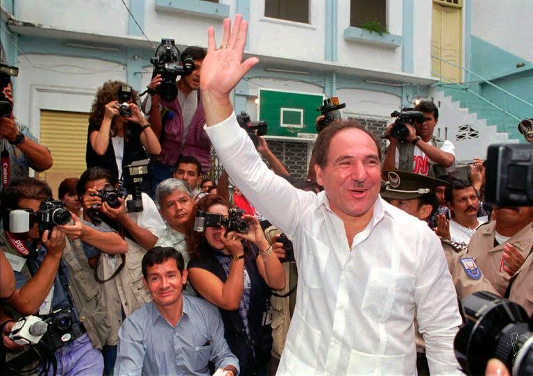 Abdala Bucaram durante su campaña en Ecuador en 1996 