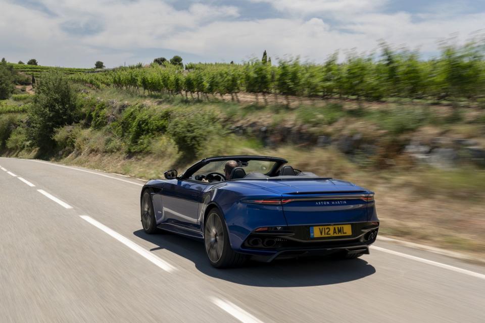 <p>2020 Aston Martin DBS Superleggera Volante</p>