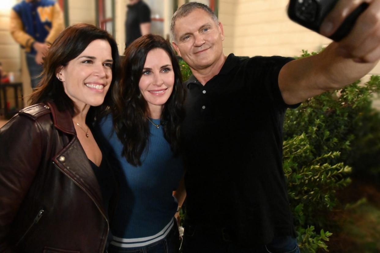 Neve Campbell, Courteney Cox, and Kevin Williamson on the set of Scream 5