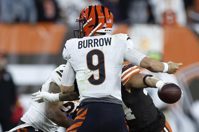 Chubb runs for 2 TDs, Browns blast Burrow, Bengals 32-13