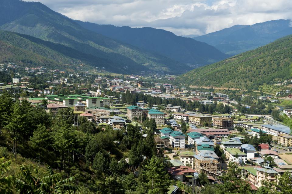 <p>So wie viele andere asiatische Staaten auch ist Bhutan darum bemüht, seine eigenen Märkte zu stärken. Ohne die hohen Importzölle von 22,7 Prozent würden die sehr billigen Waren aus Indien, China und Vietnam Bhutans Wirtschaft Schaden zufügen. (Foto: ddpimages) </p>