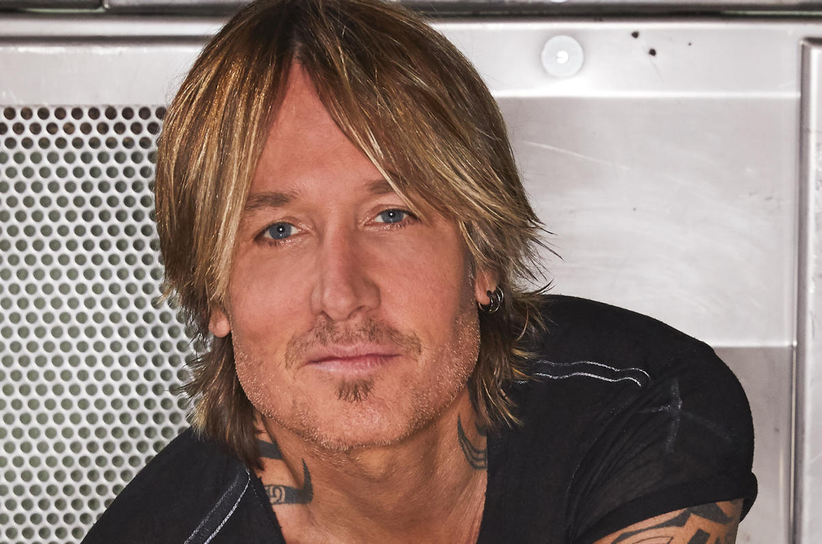 Keith Urban Covers Adele in Las Vegas, Says He's Looking Forward