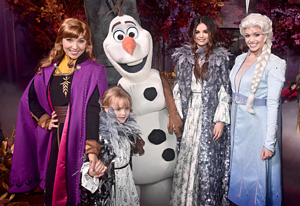 Posing with a few characters from the movie.&nbsp; (Photo: Alberto E. Rodriguez via Getty Images)