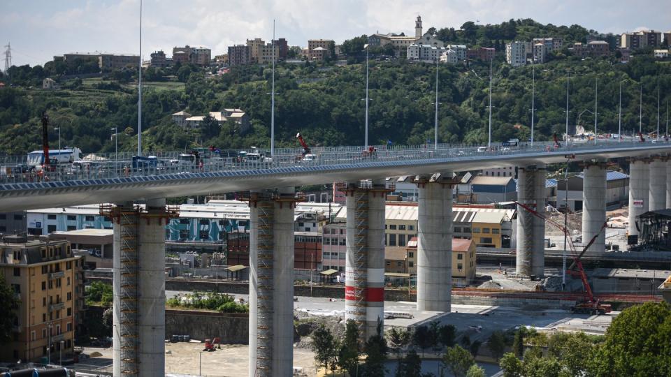 Blick auf die neue Brücke von Genua. Zur Einweihung sind knapp 500 Gäste geladen.