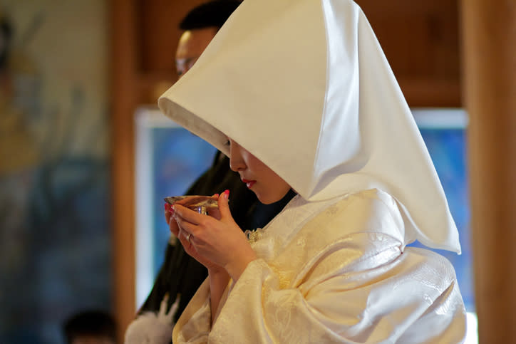 En Japón, beber 9 tragos de sake en la ceremonia matrimonial es un ritual antiguo y tradicional. Foto: Marvin Fox /Getty Images