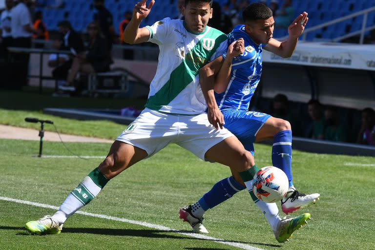 Escena del partido que disputaron Godoy Cruz y Banfield