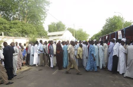 Voters queue during the presidential election in Ndjamena, Chad, April 10, 2016. REUTERS/Moumine Ngarmbassa