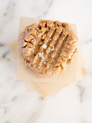 Raw and Vegan Salted Peanut Butter Cookies