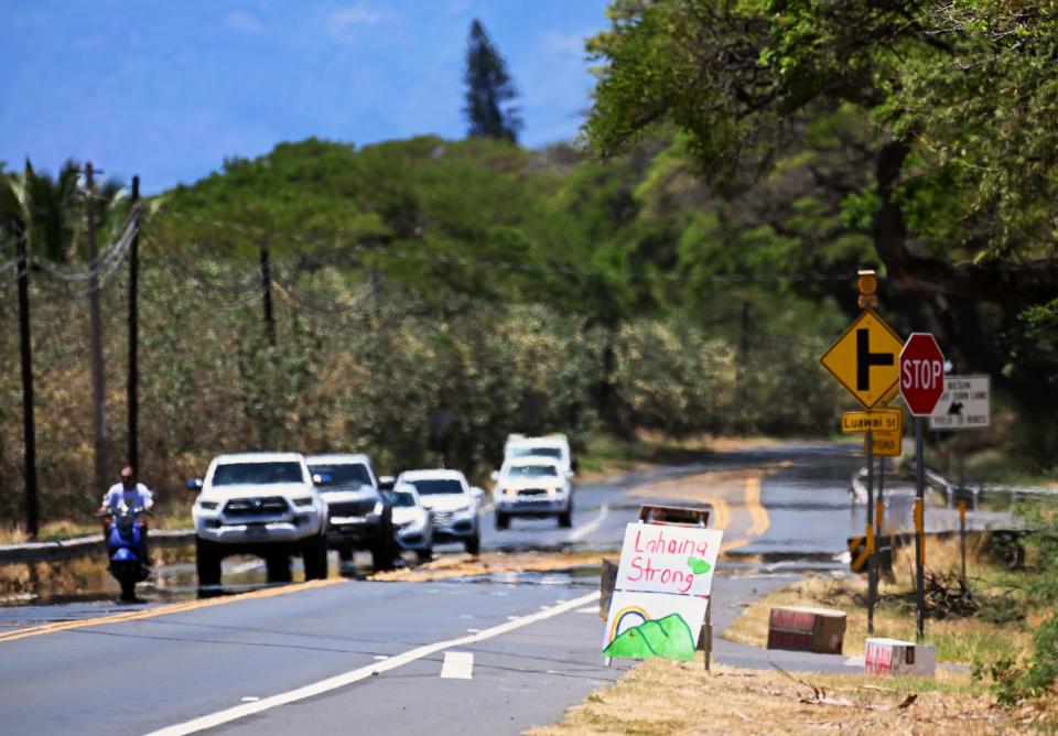 Small signs along the road and other locations show support for Lahaina, Hawaii. Response to the fire that destroyed a large portion of the town continues to come from neighboring islands and the mainland on Thursday, Aug. 17, 2023. | Scott G Winterton, Deseret News