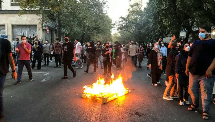 Iran burns streets in protest