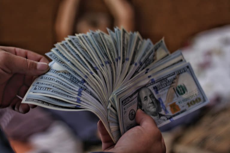 Las alternativas para dolarizarse en la Argentina si no se puede acceder al dólar ahorro