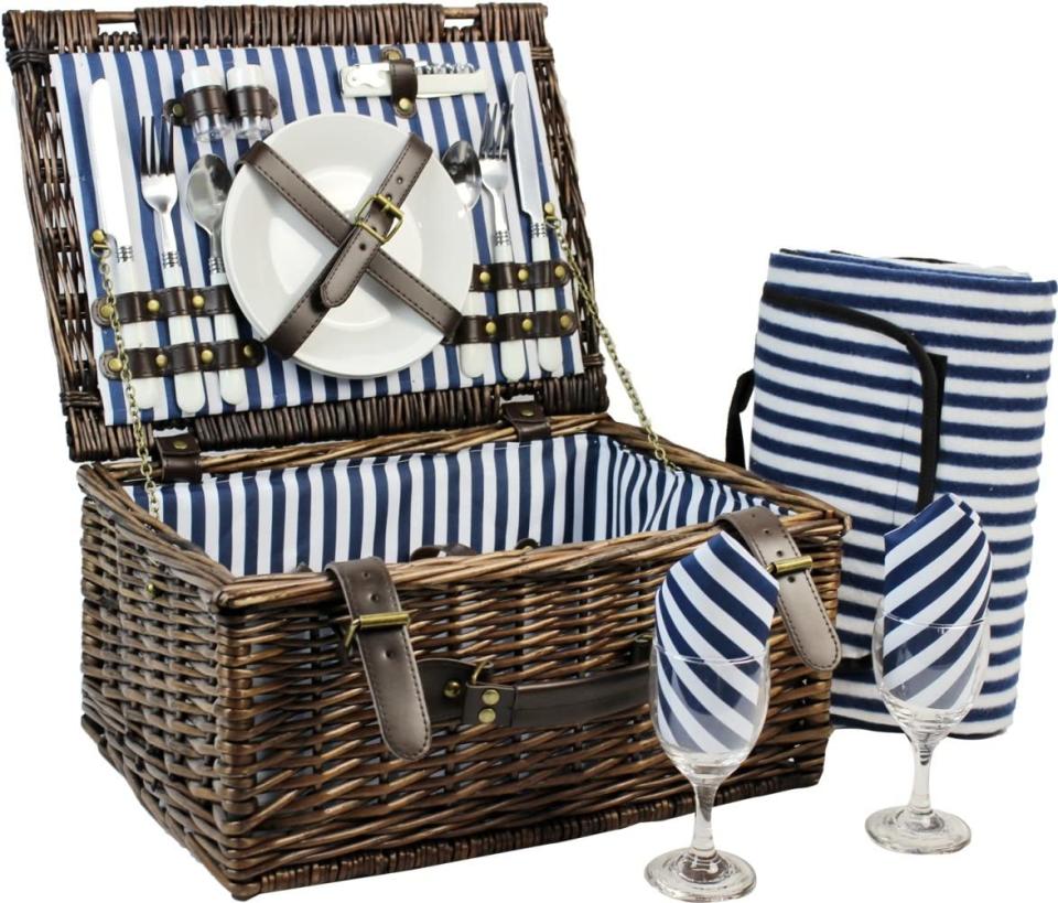 Inno Stage Wicker Picnic Set (Photo via Amazon)