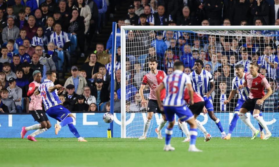 Lee Gregory equalises for Sheffield Wednesday.