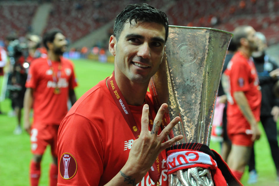 Reyes celebrates with the trophy at the end of the Europa league final between FC Dnipro Dnipropetrovsk and Sevilla (Photo by Franco Romano/NurPhoto)