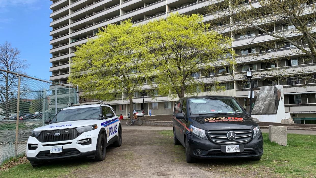 A 42-year-old man now faces nine charges, including attempted murder and arson, in connection with a fire that broke out May 2 at this Donald Street apartment building. (Rebecca Kwan/Radio-Canada - image credit)