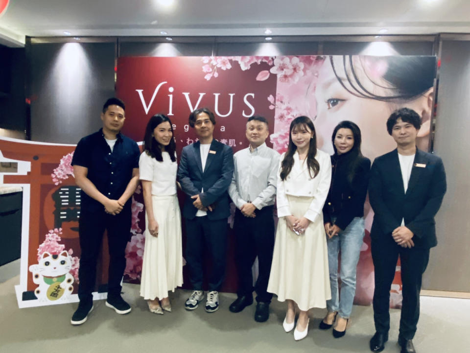 （左）久億藥局林冠呈執行長，（中左）Vivus朴河東社長，（中）林志青老師，（中右）李蕎如醫師，湞美診所黃鉌羚執行長，（右）Vivus盧冠名副社長。