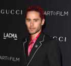 <p>J. Leto aime tenter des styles divers avec ses cheveux mais il s'agit probablement d'un de ses looks les plus fous. (<i>Photo : Getty)</i></p>