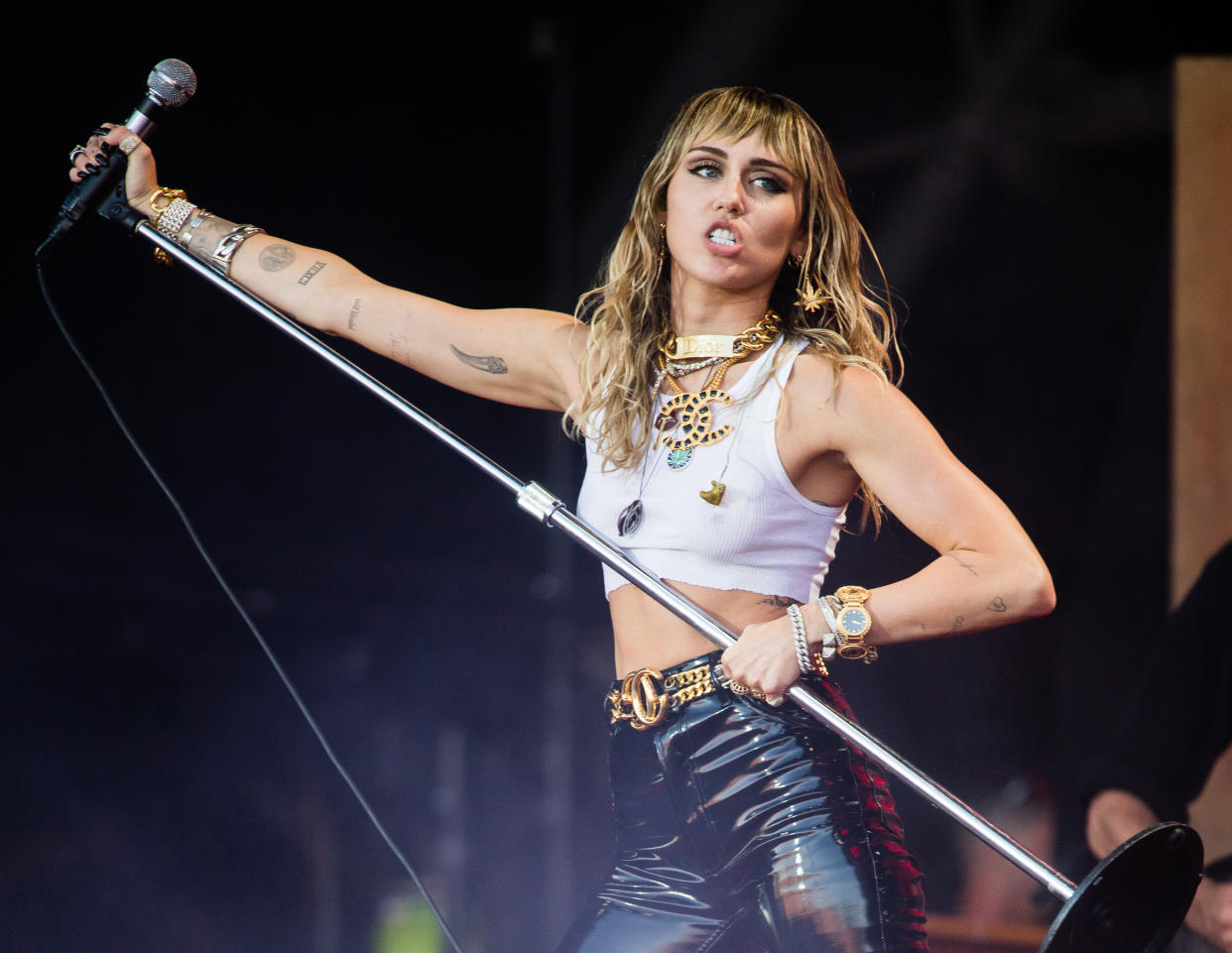 GLASTONBURY, ENGLAND - JUNE 30: Miley Cyrus  performs on the Pyramid Stage during day five of Glastonbury Festival at Worthy Farm, Pilton on June 30, 2019 in Glastonbury, England. (Photo by Samir Hussein/WireImage)