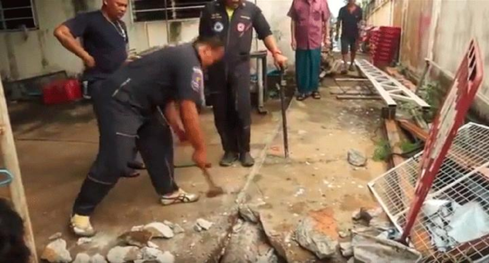 En YouTube circula el impresionante hallazgo de una serpiente en la vivienda de una mujer en Tailandia. Foto: Captura