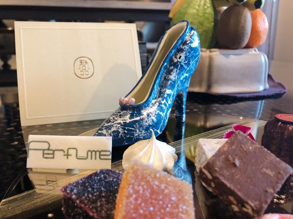 君品酒店為Perfume精心製作高跟鞋造型蛋糕迎賓禮。 圖／君品酒店 提供