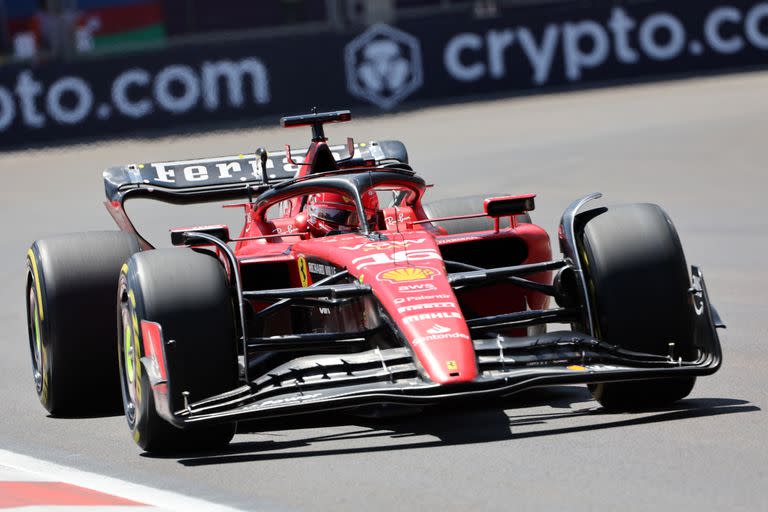 Charles Leclerc (Ferrari) largará adelante este domingo en el Gran Premio de Azerbaiyán, en Bakú.