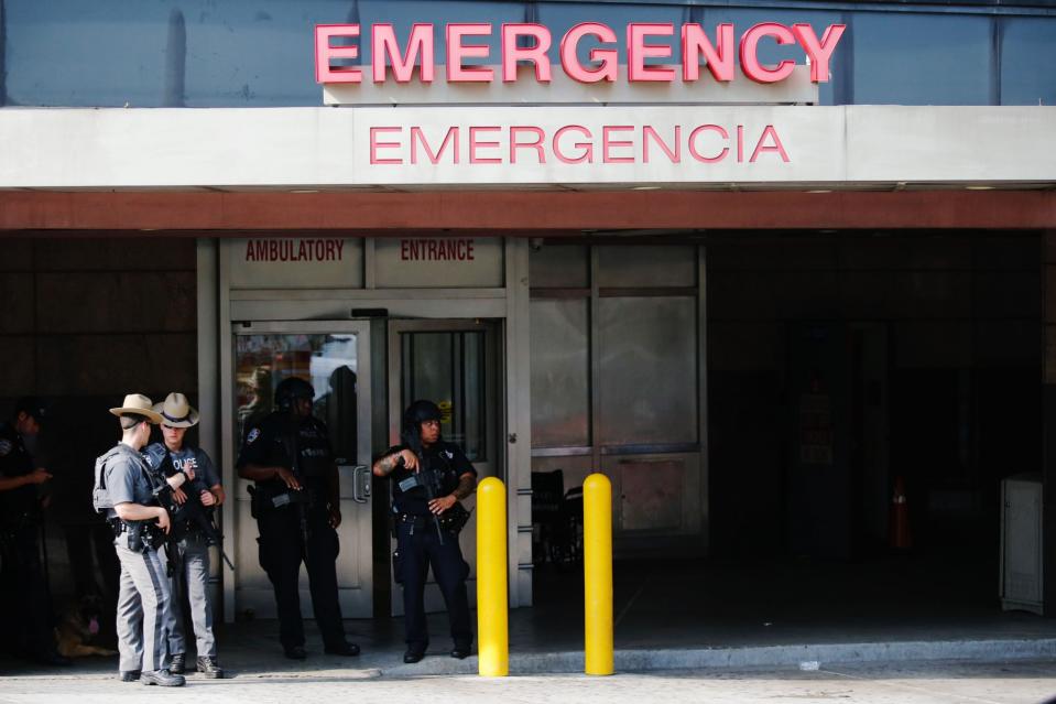 <p>Police stand guard outside the emergency room of the Bronx-Lebanon Hospital as they respond to an active shooter north of Manhattan in New York on June 30, 2017. (Eduardo Munoz Alvarez/AFP/Getty Images) </p>