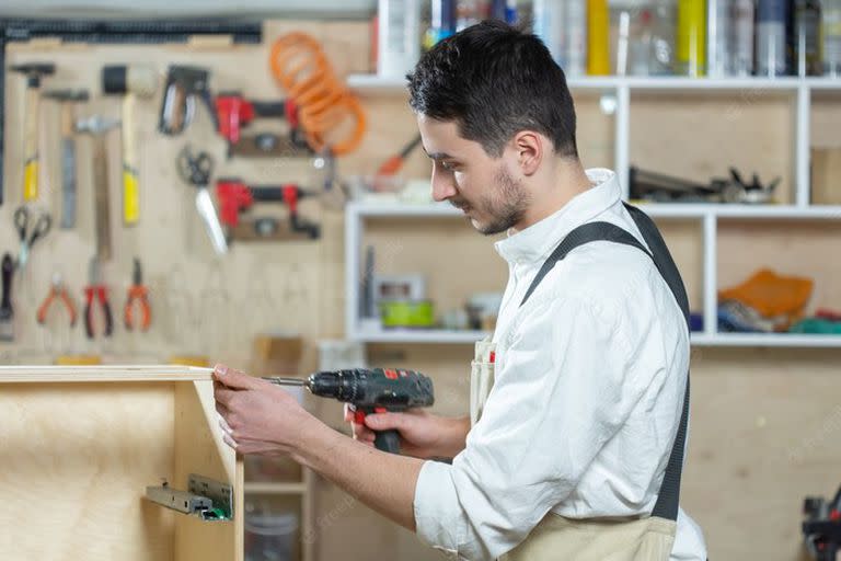 La variación interanual de los salarios en julio fue 68,7% y la acumulada 41,8%, ambas cifras por debajo de la inflación de ese mes