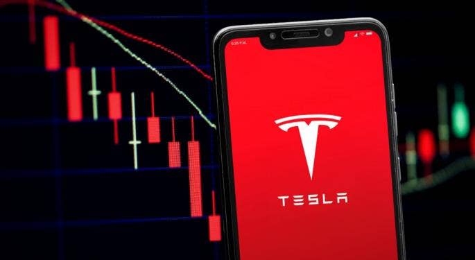 Cathie Wood compra acciones de Coinbase y Block, y más de Tesla