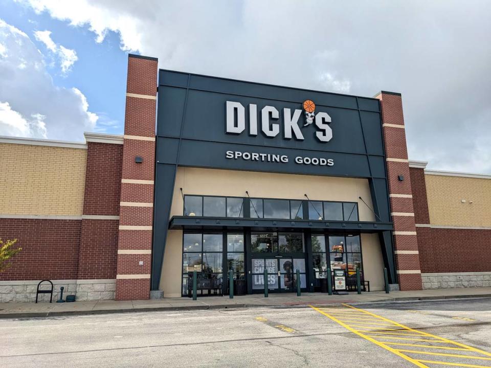 Dick’s Sporting Goods at 6575 N. Illinois St. in Fairview Heights opened in October 2017. The sporting goods retailer will soon open a warehouse outlet store location nearby at 81 Ludwig Drive. Jennifer Green/jgreen@bnd.com