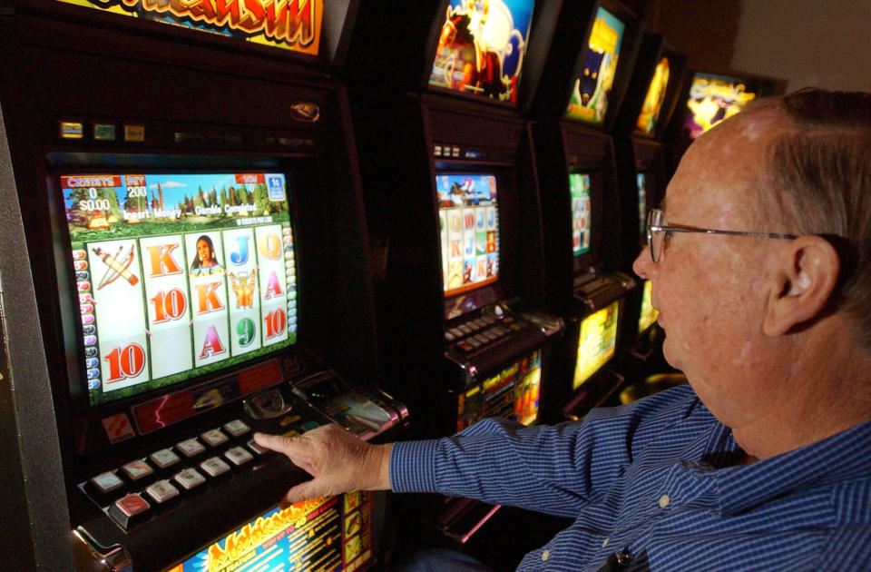 A punter playing the poker machines in a Sydney club. (AAP Image/Mick Tsikas) 