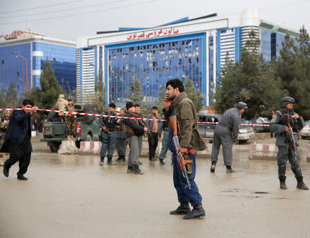 Afghan policemen stand guard after a suicide bomb attack in Kabul, Afghanistan November 16, 2017. REUTERS/Mohammad Ismail