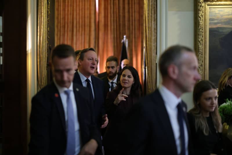 Annalena Baerbock (2nd from right), the German Foreign Minister, and David Cameron (2nd from the left), the British Foreign Secretary, arrive for a meeting with Israeli President Isaac Herzog (not pictured) at a hotel in Jerusalem.  Ilia Yefimovich/dpa