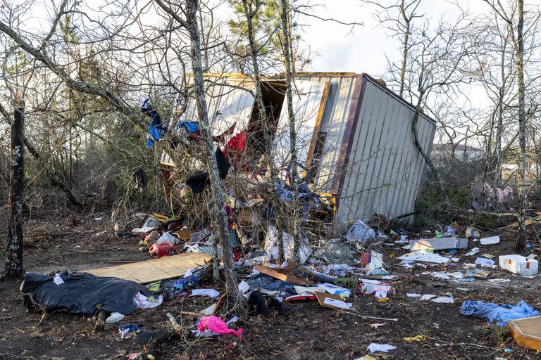 Un tornado derribó techos y arrancó árboles en Selma, Alabama