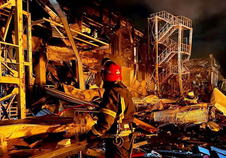 El centro comercial Riviera destruido por los ataques de misiles rusos en Odessa