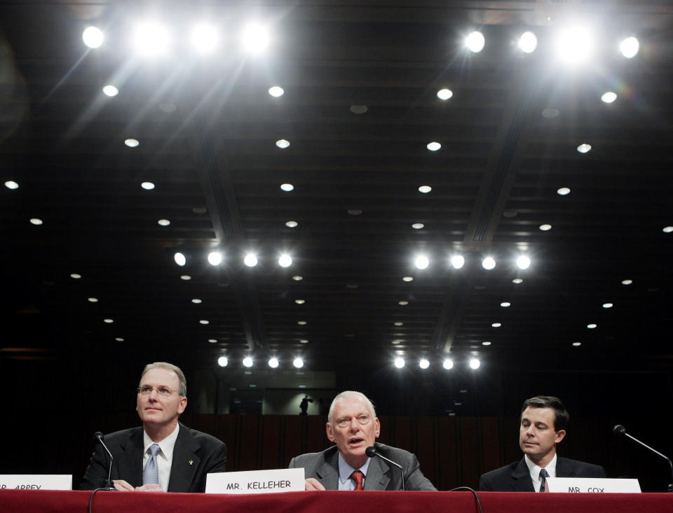 FILE PHOTO: Southwest Airlines Chairman Herb Kelleher (C) testifies as American Airlines CEO Gerard Arpey (L) and Dallas Forth Worth International Airport COO Kevin Cox listen during a Senate Commerce, Science, and Transportation Subcommittee on Aviation hearing on the Wright amendment on Capitol Hill in Washington, November 10, 2005.REUTERS/Jim Young/File Photo