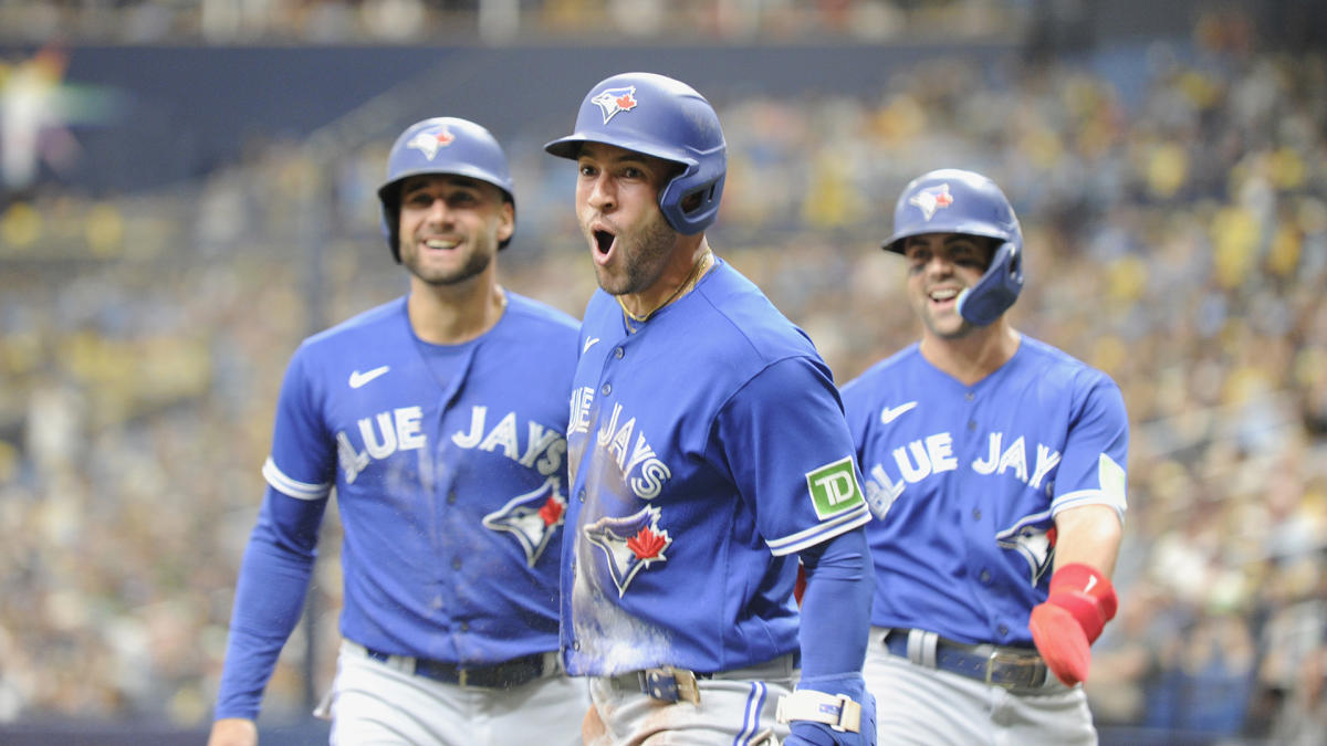 Guerrero Jr. slugs first 2 big league homers to lead Jays over