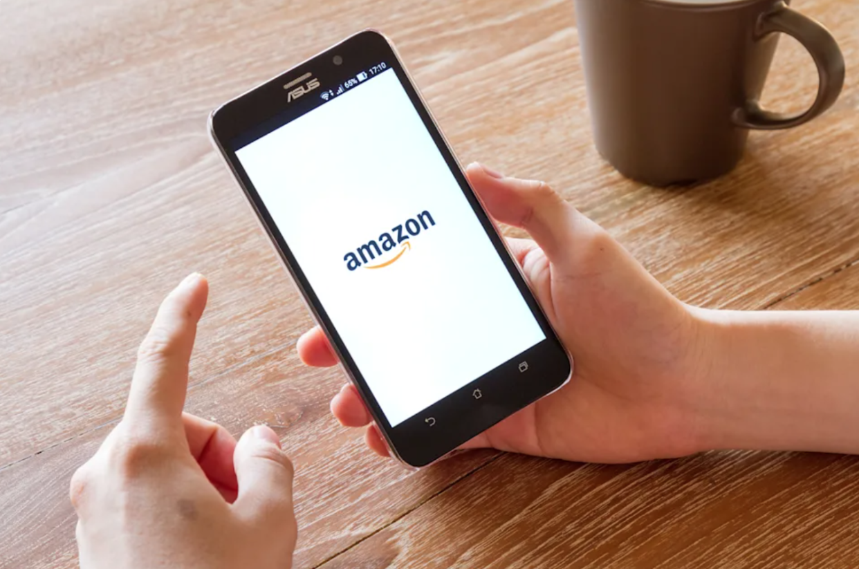 Amazon Prime Day 2022: Person using the Amazon app 