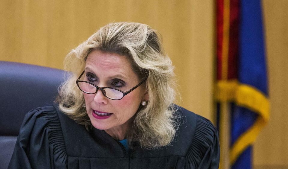 Judge Sherry Stephens gives additional instructions to the jury during the Jodi Arias sentencing phase retrial in Phoenix March 3, 2015. A jury in Arizona deciding whether convicted murderer Jodi Arias should be put to death for killing her ex-boyfriend in 2008 has reached a verdict on its sixth day of deliberations, court officials said on Thursday. Picture taken March 3, 2015. (REUTERS/Tom Tingle/Pool)